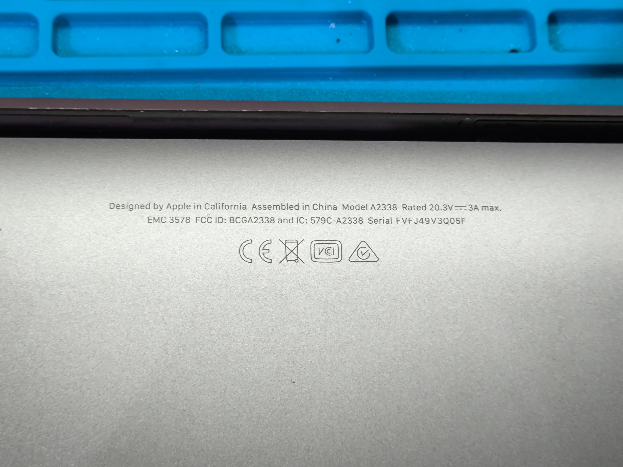 MacBook Pro 13" M1 3.2GHz 8GB / 512GB Silver (A2338, 2020) – Display Backlight Discoloration (Pre-Loved)